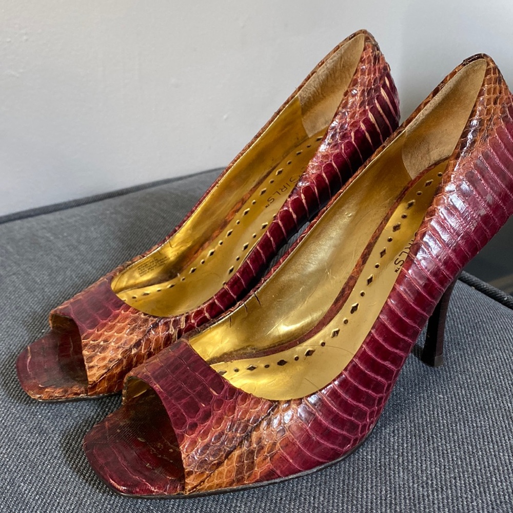 Vintage BCBG heals size 6.5